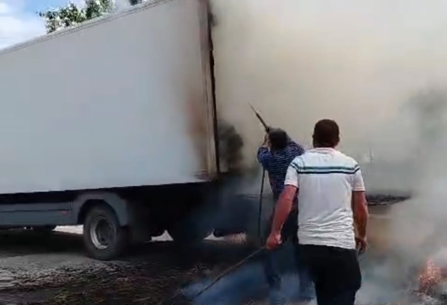 Cəlilabadda ot bağlaması ilə dolu yük avtomobili yanıb
