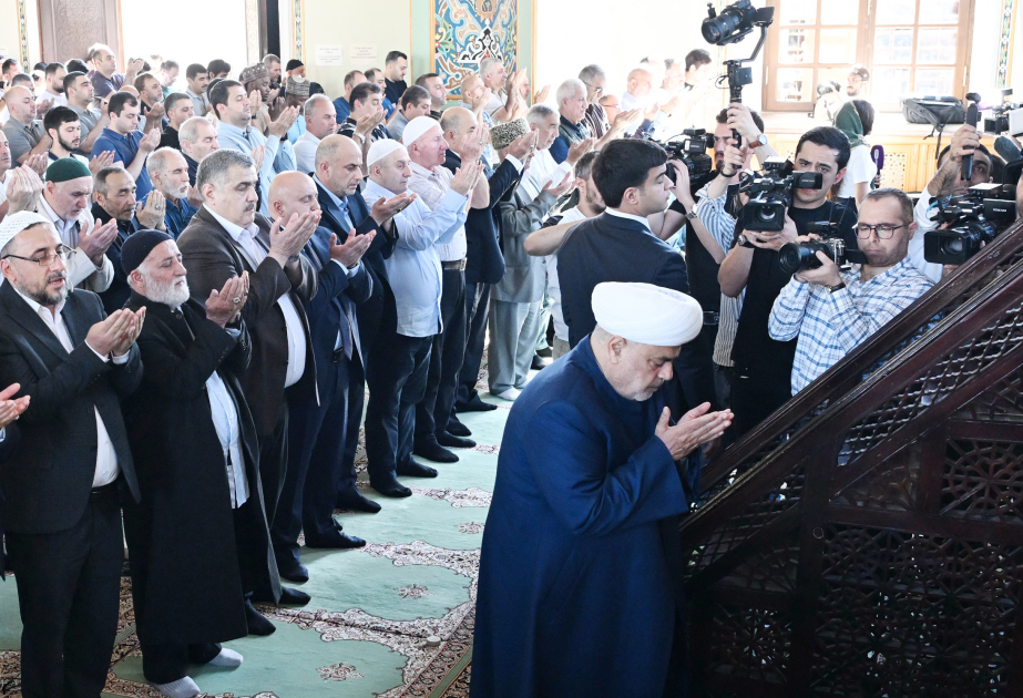 Festgebete zum Opferfest in Moscheen abgehalten