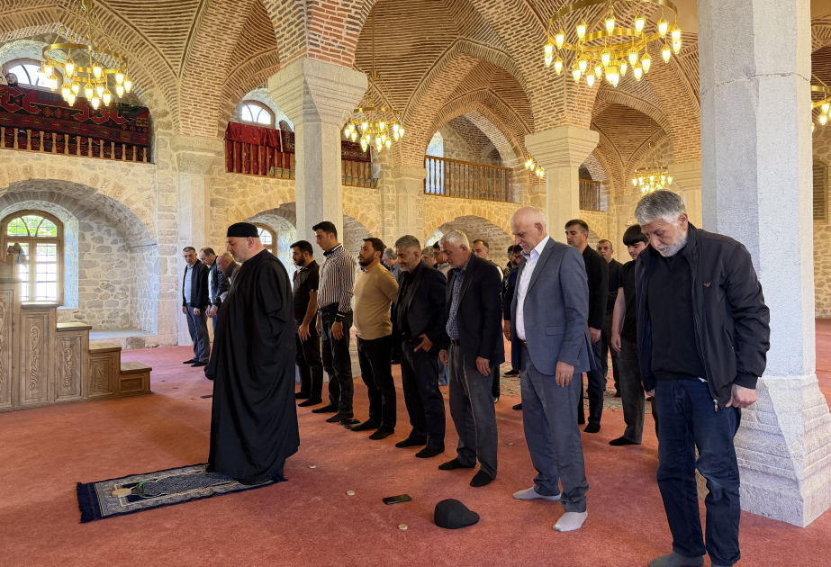 Şuşada bayram namazı qılınıb