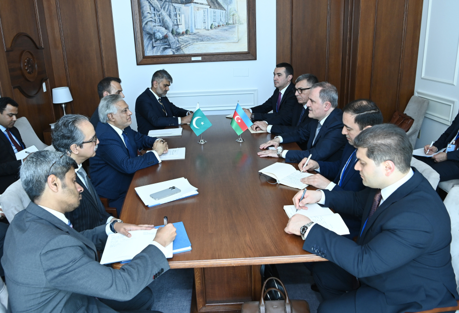 Las relaciones entre Azerbaiyán y Pakistán continúan desarrollándose con éxito en el marco de organizaciones regionales e internacionales