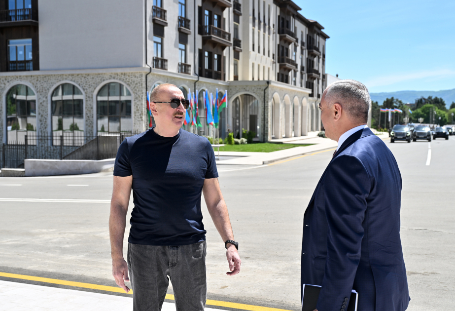 Präsident Ilham Aliyev weiht Kulturzentrum in Khankendi nach umfassender Renovierung ein VIDEO