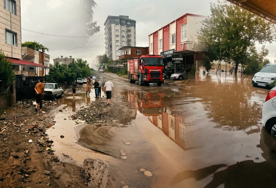 Аномальные ливни, сели, оползни и град в ряде провинций Турции