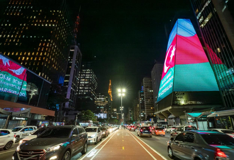 El Día de la Independencia de Azerbaiyán se celebró en São Paulo con una proyección lumínica especial y exhibiciones visuales