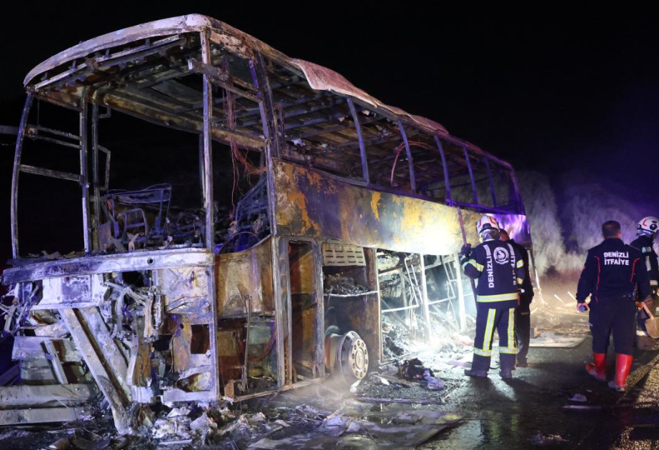 Türkiyədə sərnişin avtobusunun yanması nəticəsində 8 nəfər ölüb, 33-ü yaralanıb
