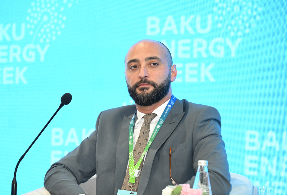 Hikmət Abdullayev: Mövcud neft-qaz infrastrukturuna yeni texnologiyaların inteqrasiyası SOCAR üçün əsas çağırışlar olaraq qalır