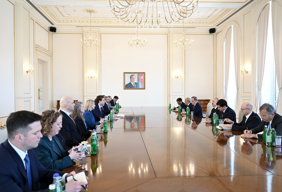 Präsident Ilham Aliyev empfängt Delegation um den Assistenten des US-Außenministers für Wirtschafts- und Unternehmensangelegenheiten VIDEO