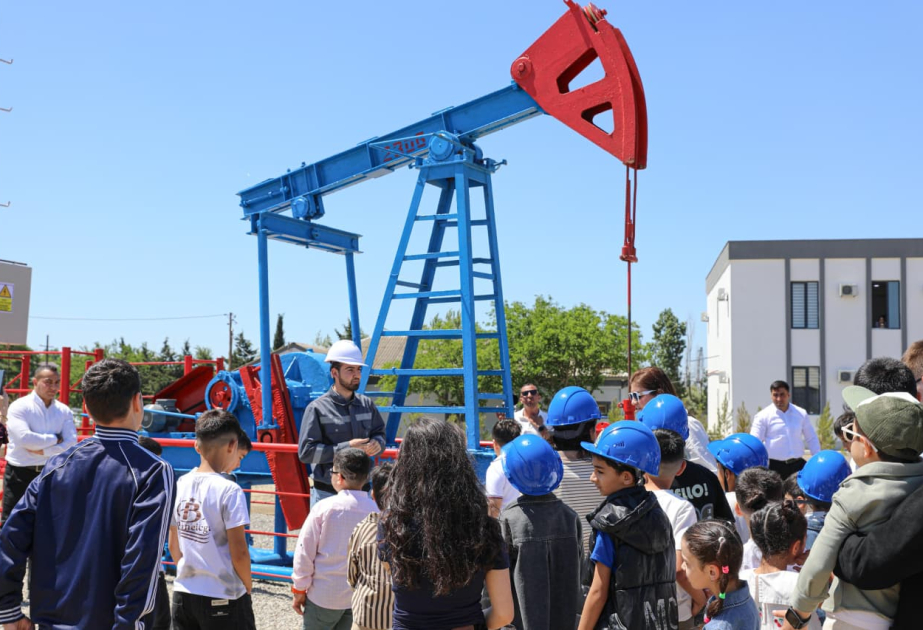 Neftçi övladları Uşaqların Beynəlxalq Müdafiəsi Gününü valideynlərinin iş yerlərində qeyd ediblər