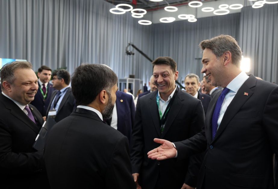 Məsut Özil Bakı Enerji Həftəsi ilə bağlı paylaşım edib