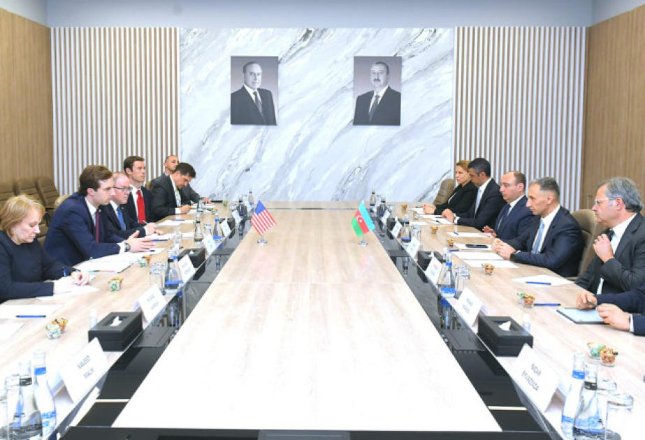 Se analizan las perspectivas de cooperación entre Azerbaiyán y EE. UU. en materia de digitalización y transporte
