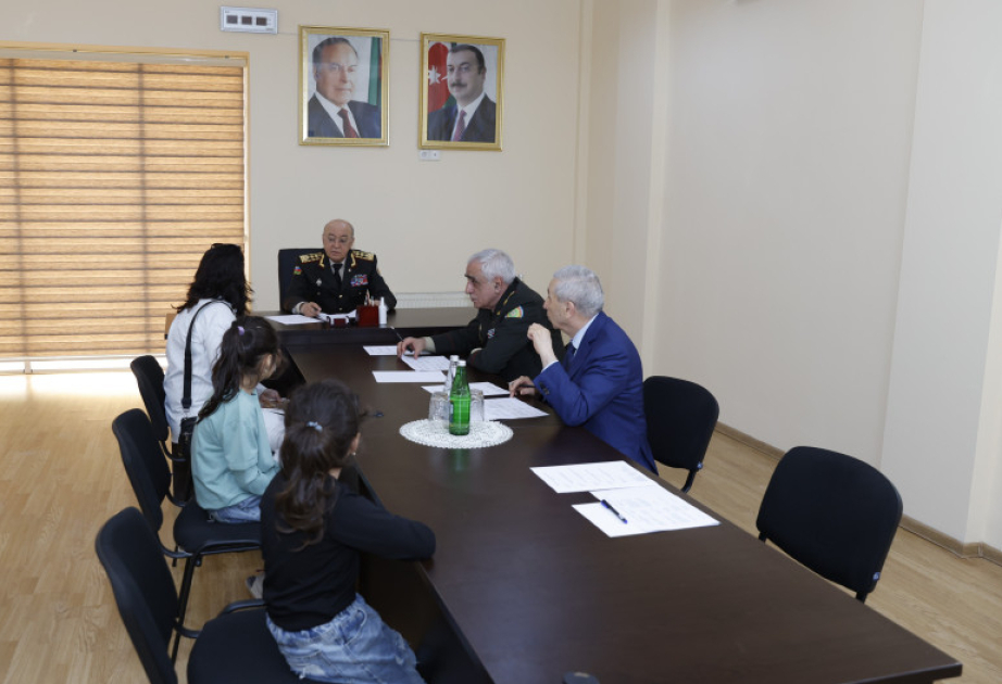 Fövqəladə hallar naziri Xırdalanda vətəndaşların müraciətlərini dinləyib