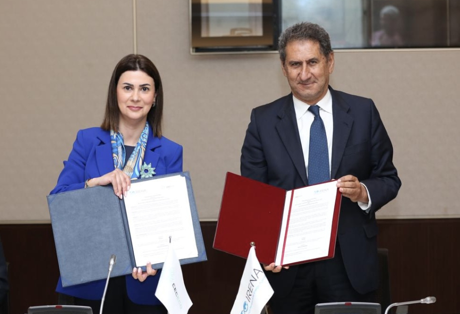 Se firma un Memorando de Entendimiento entre IRENA y CECECO en el marco del Foro de Energía de Bakú