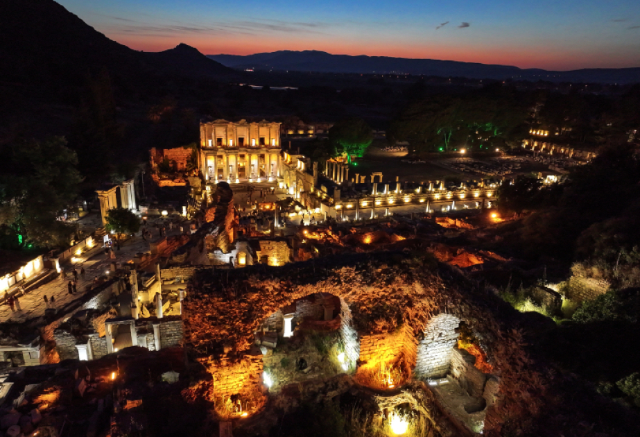 Qədim Efes şəhərində gecə muzeylərinə səfərlər başlayıb
