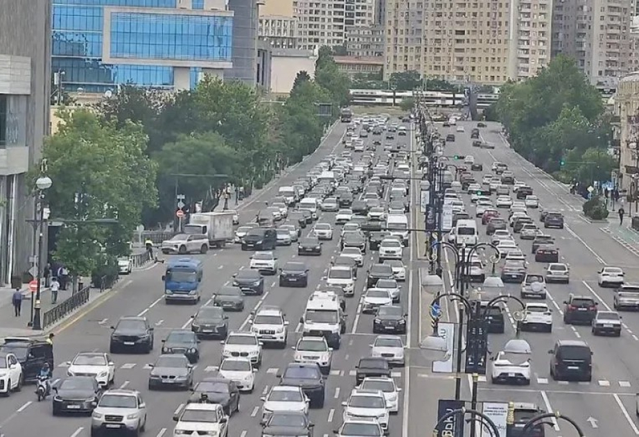 Paytaxtda bəzi yollarda nəqliyyatın hərəkətində sıxlıq müşahidə olunur