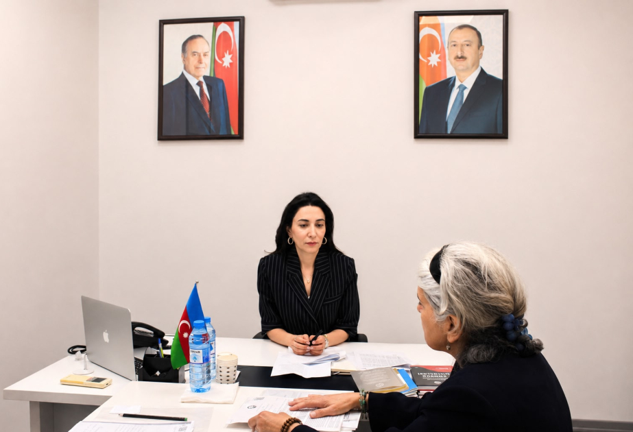 Ombudsman Səbinə Əliyeva vətəndaşların müraciətlərini dinləyib