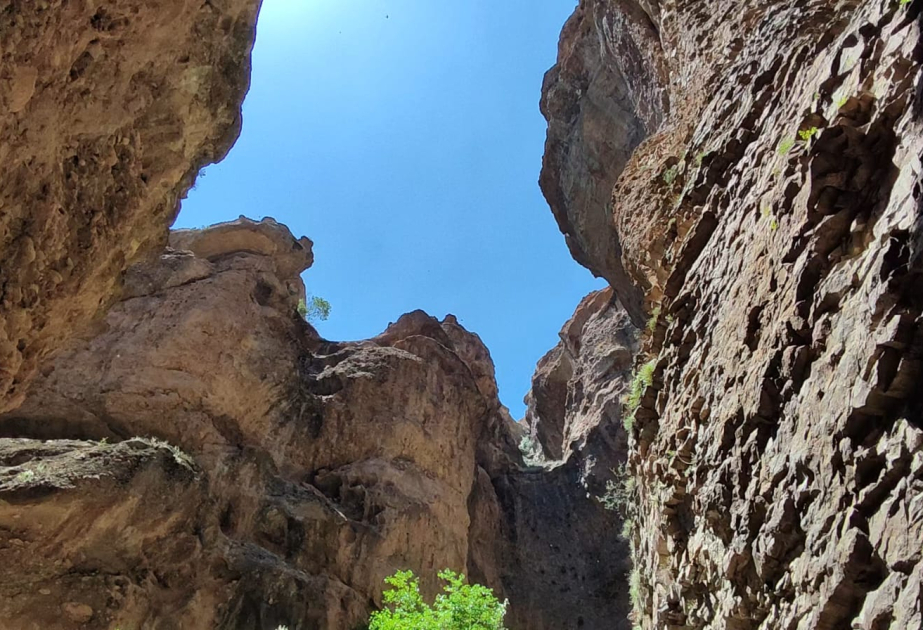 Glaubensort, Tourismusziel – „Ashabi-Kahf“ VIDEO