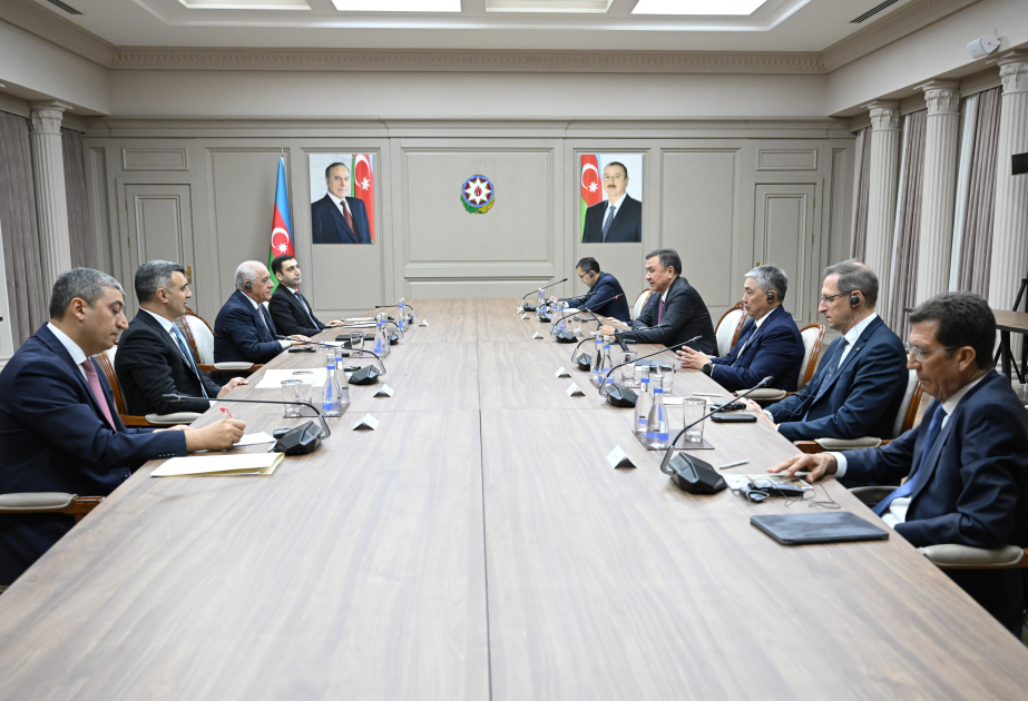 Baş nazir Əli Əsədov TDT-yə üzv ölkələrin mərkəzi bankları Şurasının iclasının iştirakçıları ilə görüşüb