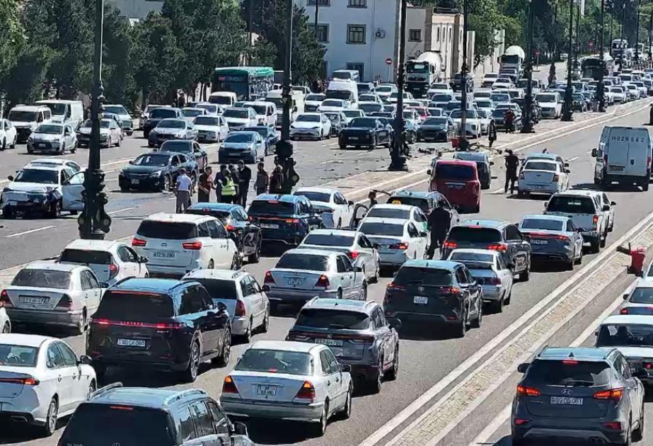 NİİM: Heydər Əliyev prospektində qəza baş verib, hər iki istiqamətdə sıxlıq yaranıb