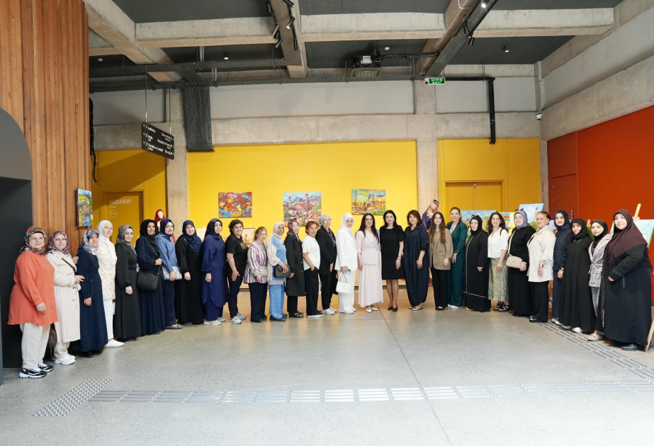 Familiares de mártires de Türkiye visitan el Centro DOST de Desarrollo Inclusivo y Creatividad