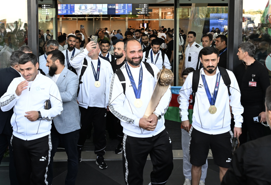 Avropa çempionu olan Azərbaycanın minifutbol millisi Vətənə qayıdıb