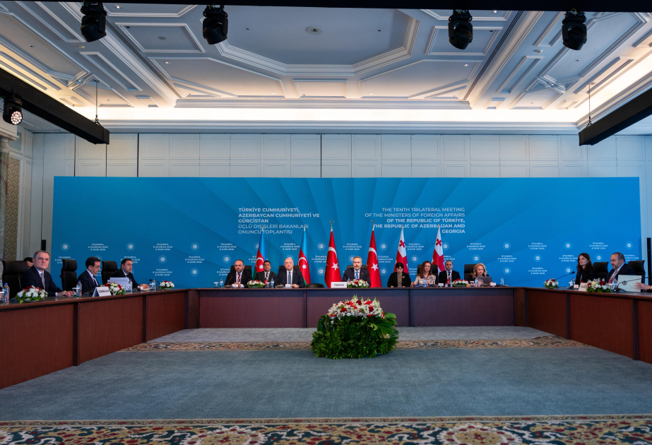 Réunion des ministres des affaires étrangères azerbaïdjanais, turc et géorgien à Istanbul