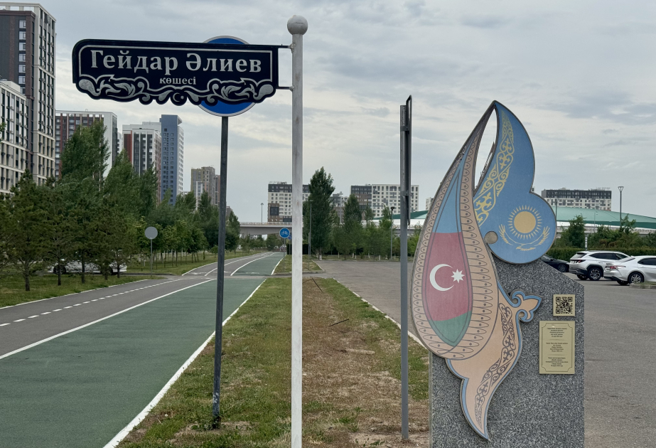 Памятный знак в Астане напоминает о дружбе Казахстана и Азербайджана