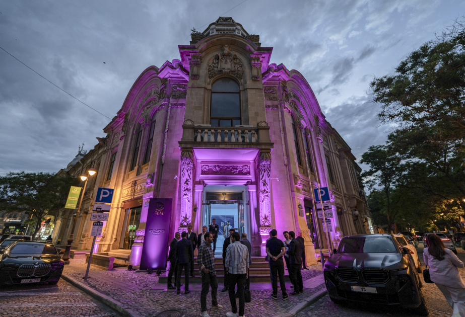 ®  Dəyərli və təkrarolunmaz – “Rolls-Royce Motor Cars Baku Bespoke” fərdiləşdirmə proqramı barədə məlumat təqdim edir
