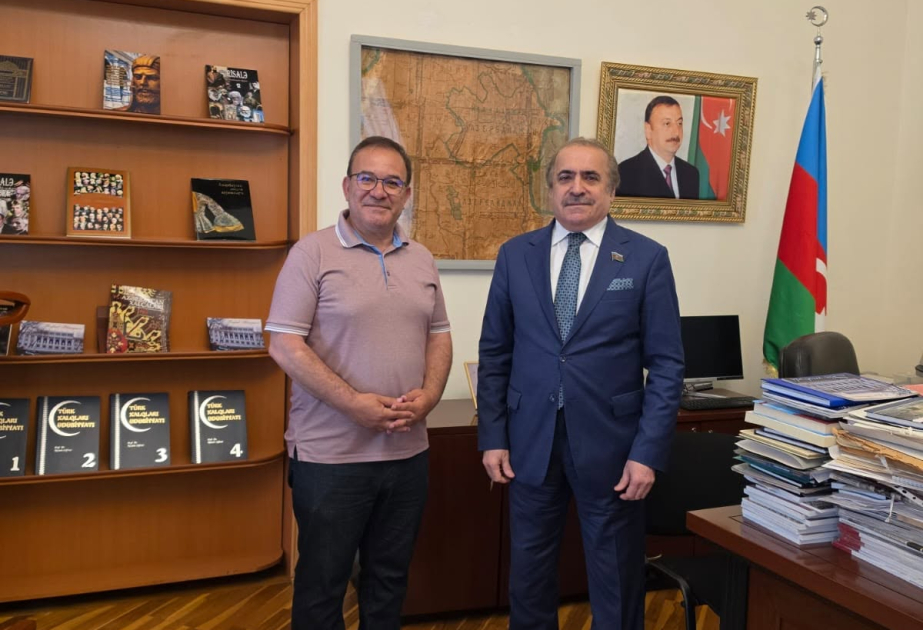Türkiyəli professor Milli Azərbaycan Ədəbiyyatı Muzeyinin qonağı olub
