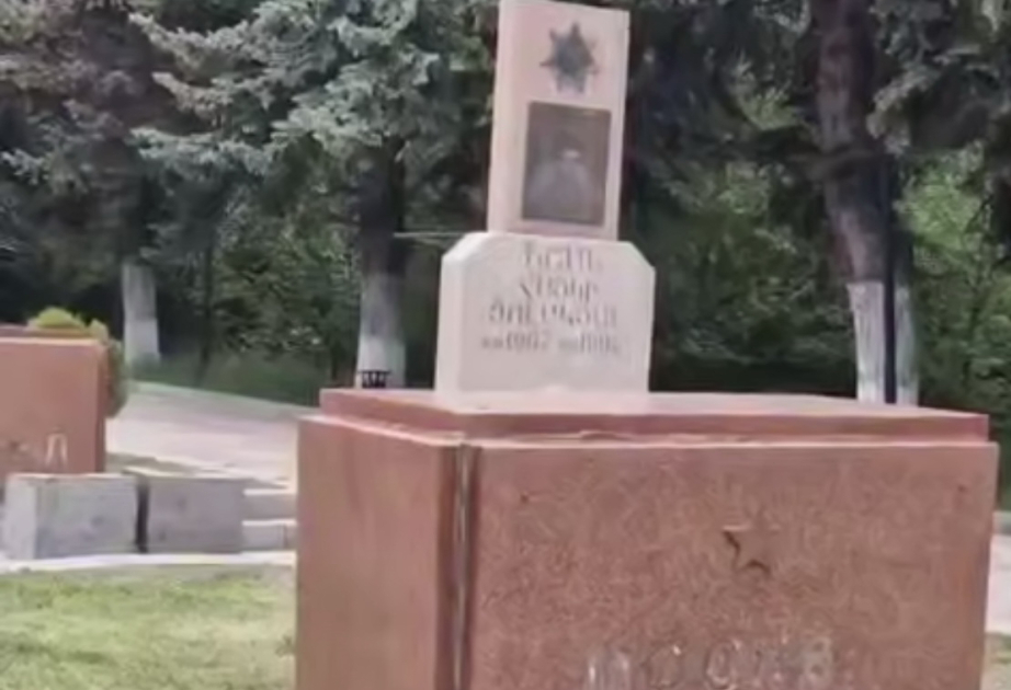 Rusiya səfirliyi Gümrüdə memorialın təhqir olunmasını pisləyib