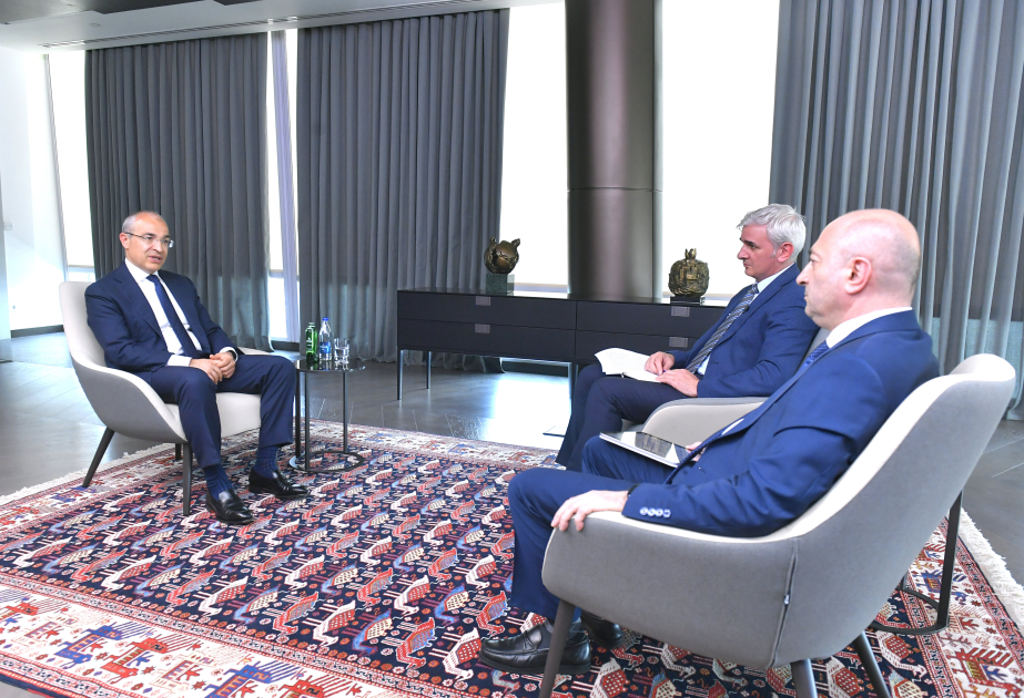 El sector no petrolero representa el 71,5% de la economía de Azerbaiyán
