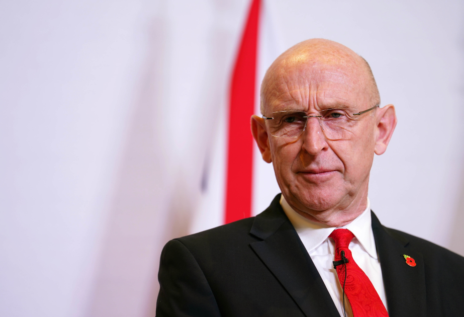 Böyük Britaniyanın müdafiə naziri istefa verib