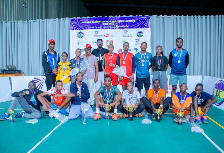Azərbaycan Badminton Federasiyası Ruandaya idman ləvazimatları göndərib