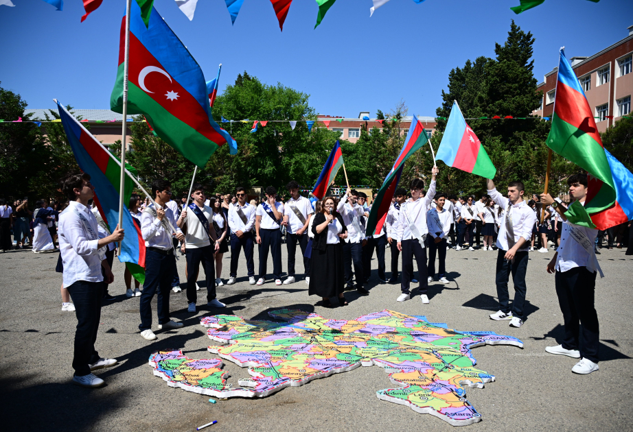 Bu il 102 nömrəli tam orta ümumtəhsil məktəbindən 150 şagird məzun olub
