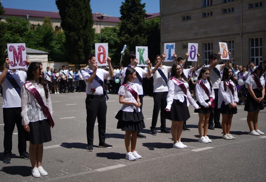 Bu il 193 nömrəli tam orta məktəbdən 120 şagird məzun olub