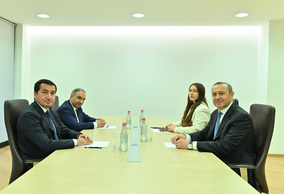 Une réunion de travail se tient entre l’assistant du président azerbaïdjanais, Hikmet Hadjiyev, et le secrétaire du Conseil de sécurité arménien, Armen Grigorian