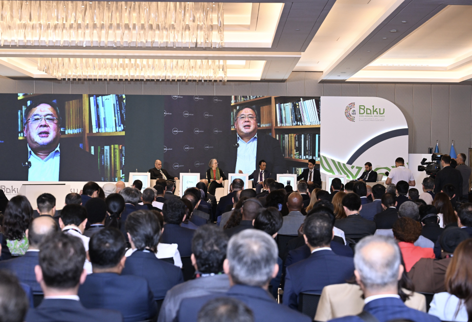 Baş direktor: İİB ölkələrinin qarşısında duran əsas problemlərdən biri orta gəlir məsələsidir