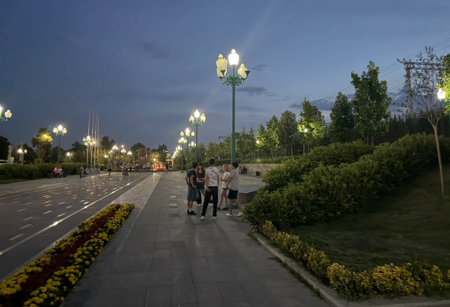 Xiyabanlarda tərənnüm edilən dostluq: Daşkənddəki Heydər Əliyev parkında gəzinti - REPORTAJ