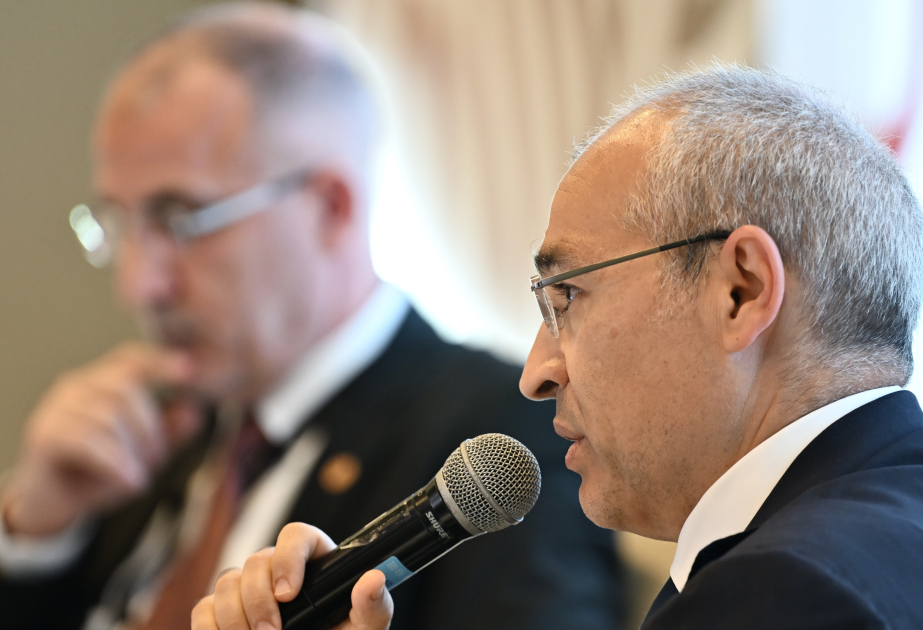 وزير الاقتصاد الأذربيجاني: دعم المشاريع الصغيرة والمتوسطة يمثل ركيزة التعاون مع البنك الإسلامي للتنمية
