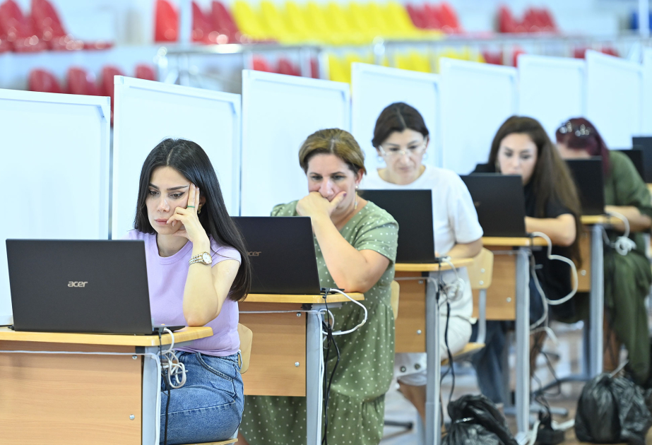 Müəllimlərin sertifikatlaşdırılması prosesinin test imtahanı mərhələsinin ilk günü yekunlaşıb