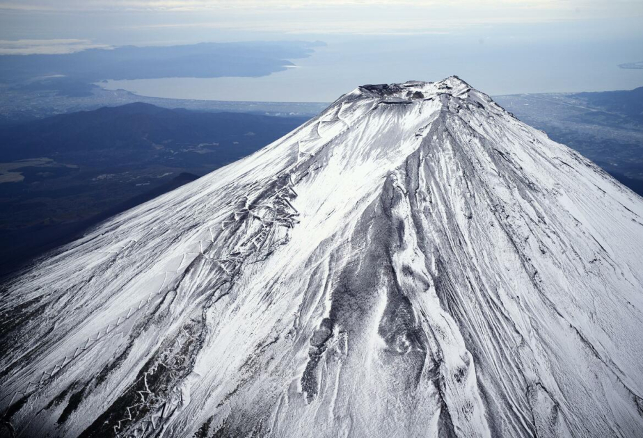 Record 3,623 people stranded on Japan mountains in 2025