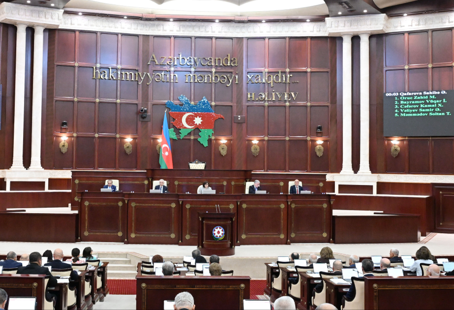 “Ümumi təhsil haqqında” Qanuna dəyişikliklər birinci oxunuşda təsdiqlənib VİDEO