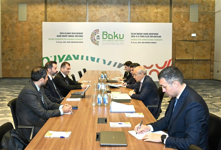 Azerbaijan's Economy Minister meets with President of Black Sea Trade and Development Bank