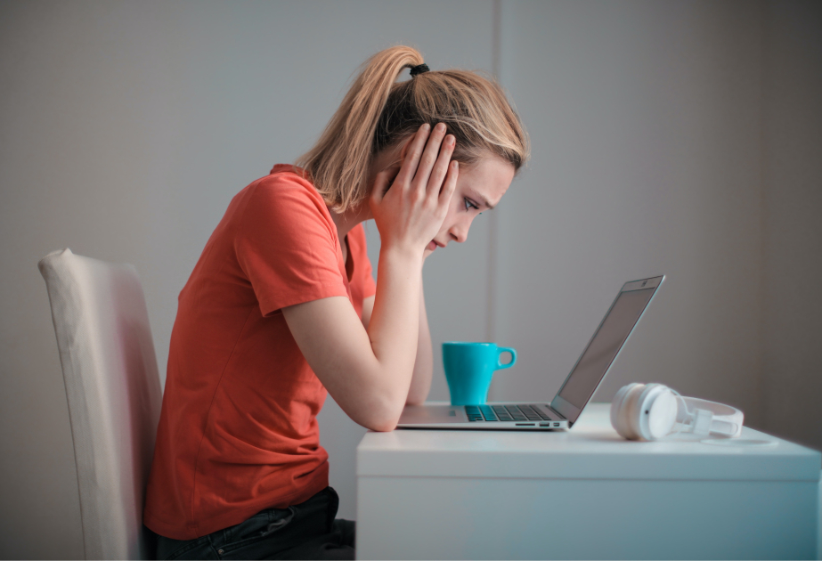 Araşdırma: Evdən işləmək depressiya riskini artıra bilər