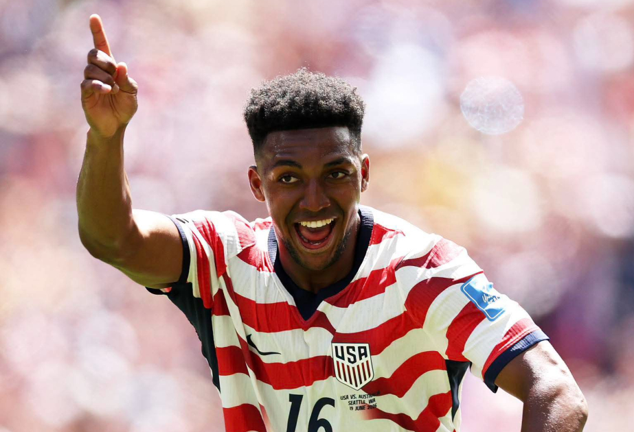 US blank Socceroos 2-0 to secure place in next round of FIFA World Cup