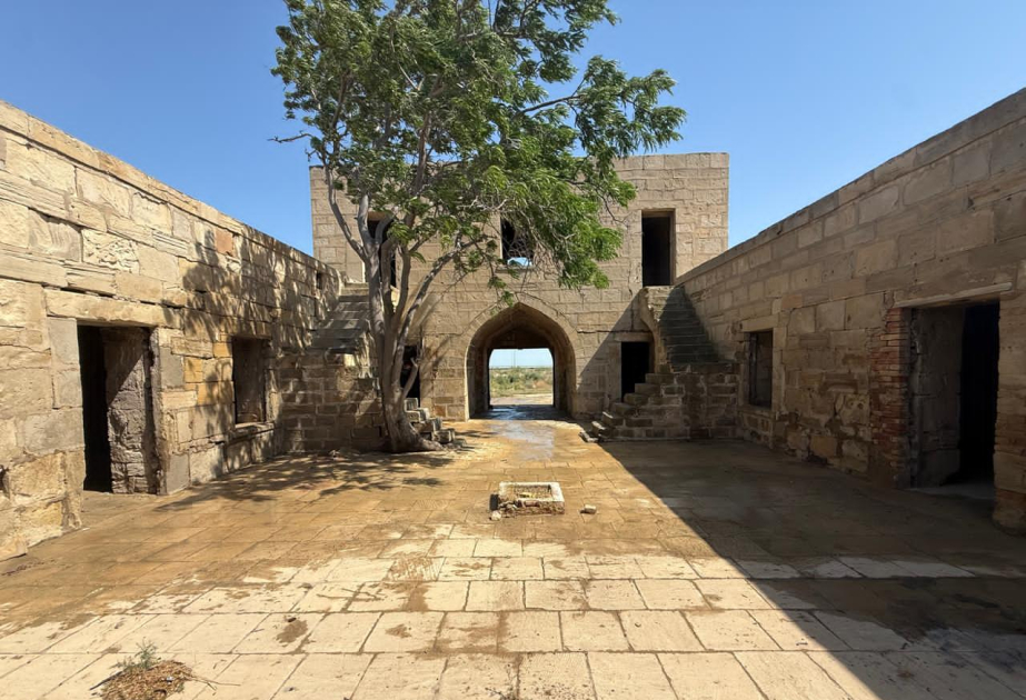 Tarixi karvansaraya qanunsuz müdaxilənin qarşısı alınıb