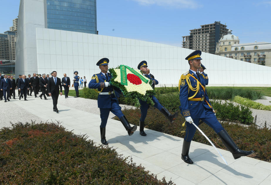 Le président turkmène visite le Parc de la Victoire