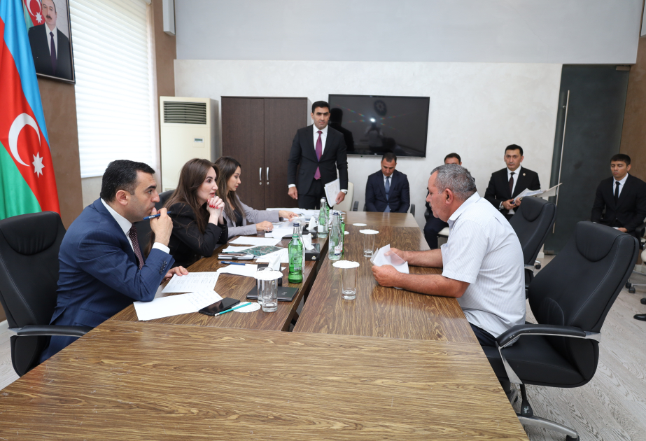 Şəmkirdə vətəndaşların daşınmaz əmlakla bağlı müraciətləri dinlənilib