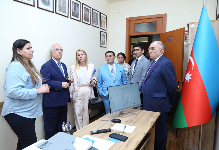 Albaniya Elmlər Akademiyasının nümayəndə heyəti Ədəbiyyat İnstitutunda olub