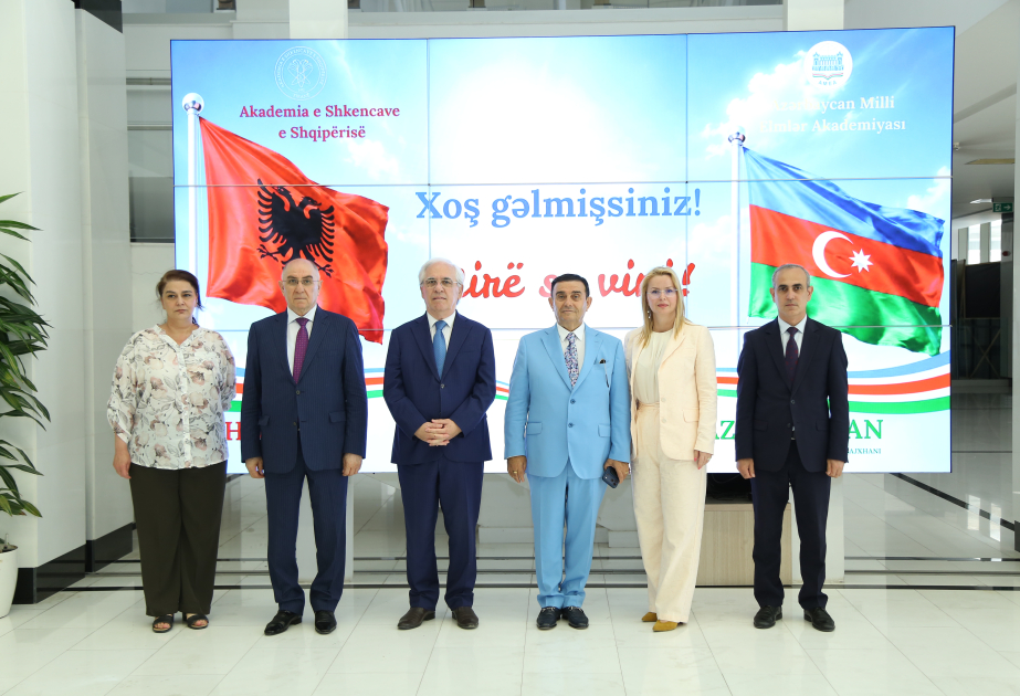 Albaniya Elmlər Akademiyasının nümayəndə heyəti MEK-in qonağı olub