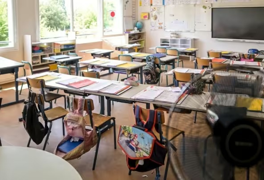 France: la canicule atteint un niveau exceptionnel, plus de 1 300 établissements scolaires fermés