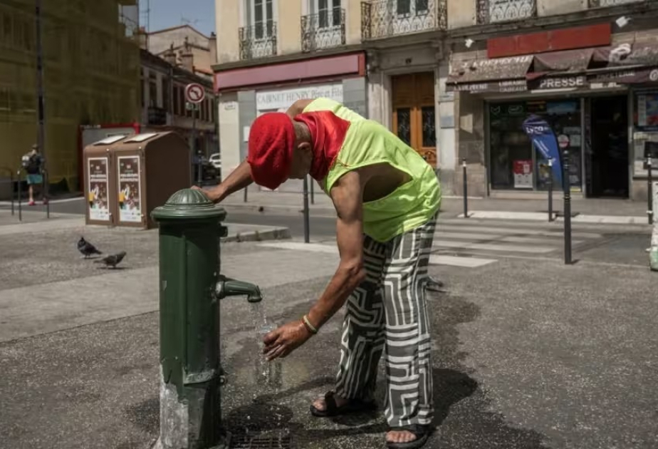 Fransada isti hava şəraiti ilə əlaqədar 1352 təhsil müəssisəsi bağlanıb, elektrik kəsintisi riski barədə xəbərdarlıq edilib